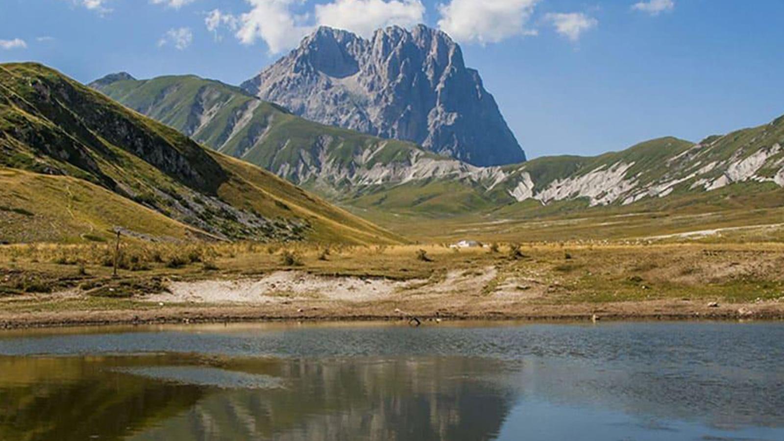 Esplorare la Natura Maestosa: Guida al Campeggio sul Gran Sasso