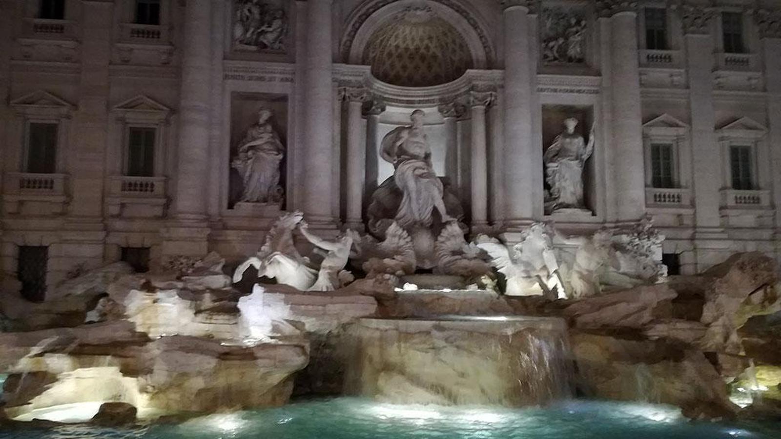 La Fontana di Trevi a Roma: Una Meraviglia nel Cuore della Città Eterna