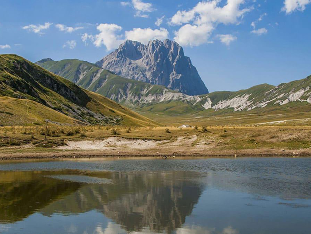 Campo-imperatore-parco-nazionale-del-gran-sasso-e-monti-della-laga.jpg