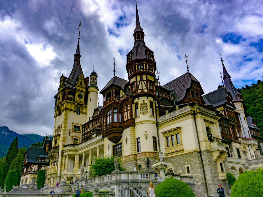 castello_di_peles_sinaia_romania.jpg