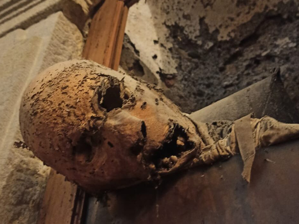 dettagli-mummia-novara-di-sicilia.jpg