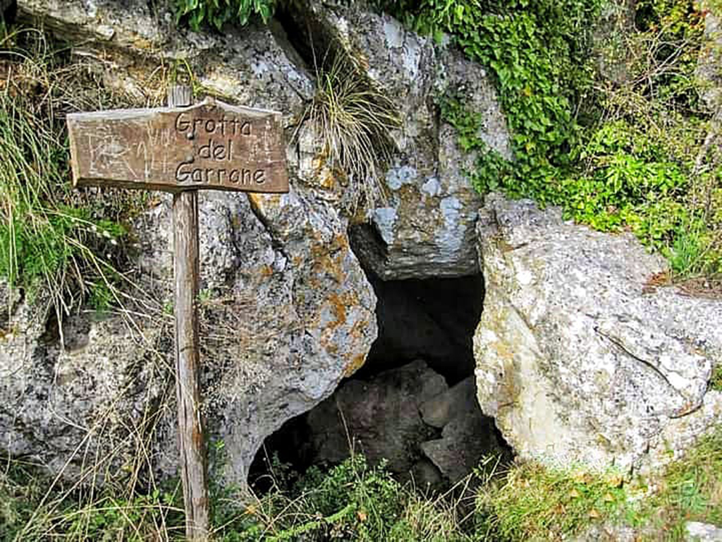 ingresso-grotta-del-garrone.jpg