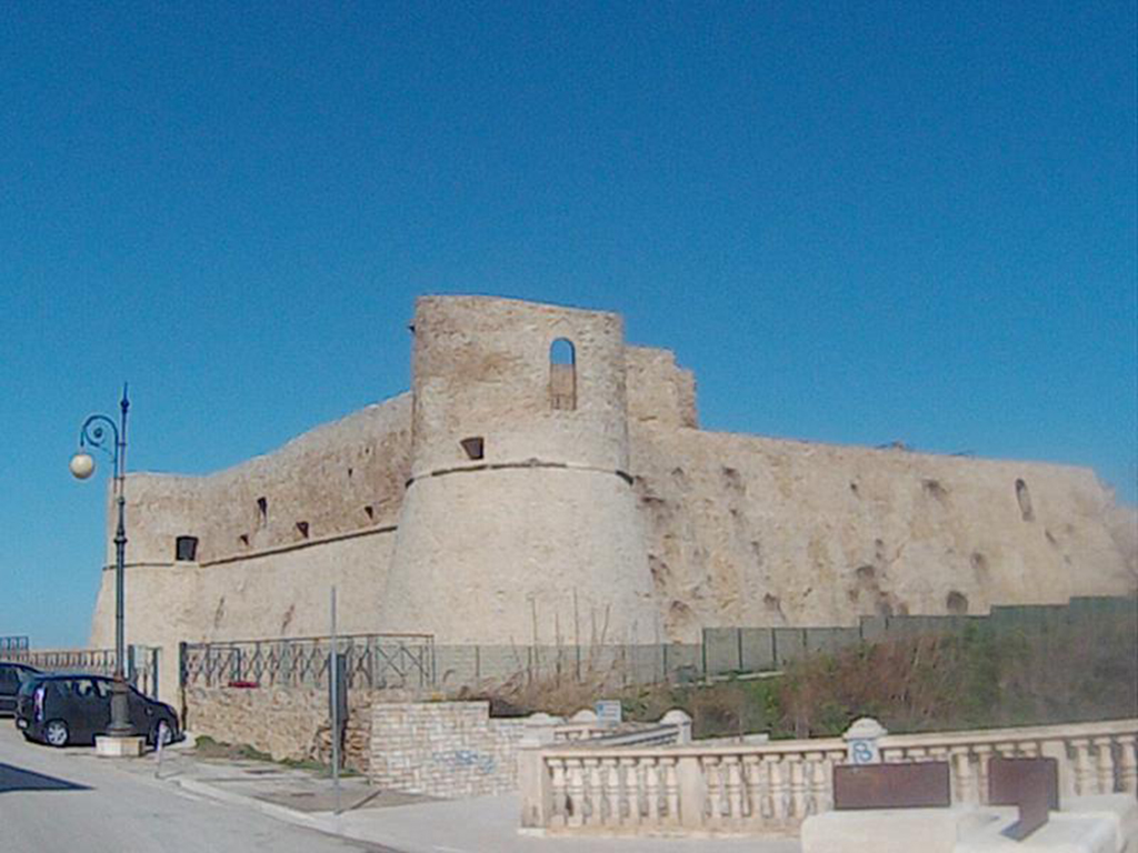 veduta_laterale_castello_aragonese_ortona.jpg